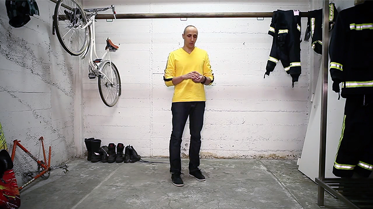 Kung Fu Foot (Gimmick and Online Instructions) by H??ctor Mancha - Trick