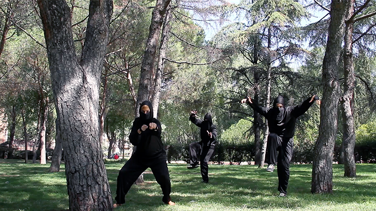 Kung Fu Foot (Gimmick and Online Instructions) by H??ctor Mancha - Trick