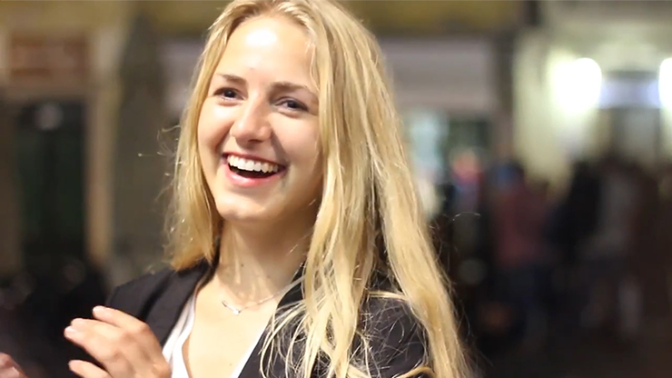 Flash Gum by Jo?œo Miranda and Julio Montoro - Trick