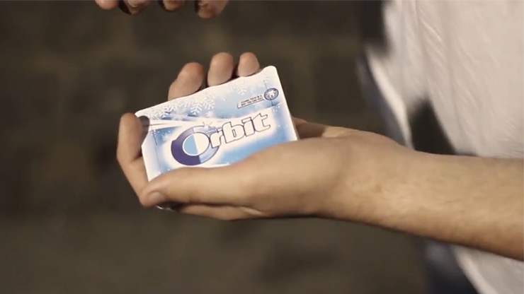 Flash Gum by Jo?œo Miranda and Julio Montoro - Trick