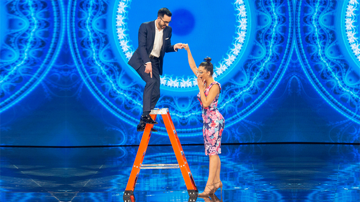 Adria­n Carratala's Ring to Shoelace